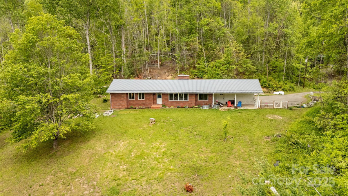 81 Amsoil Dr Bakersville, NC 28705