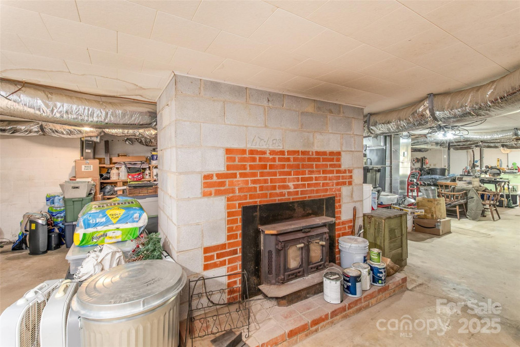 81 Amsoil Dr Bakersville, NC 28705