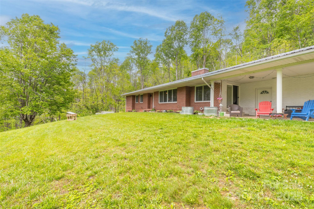 81 Amsoil Dr Bakersville, NC 28705