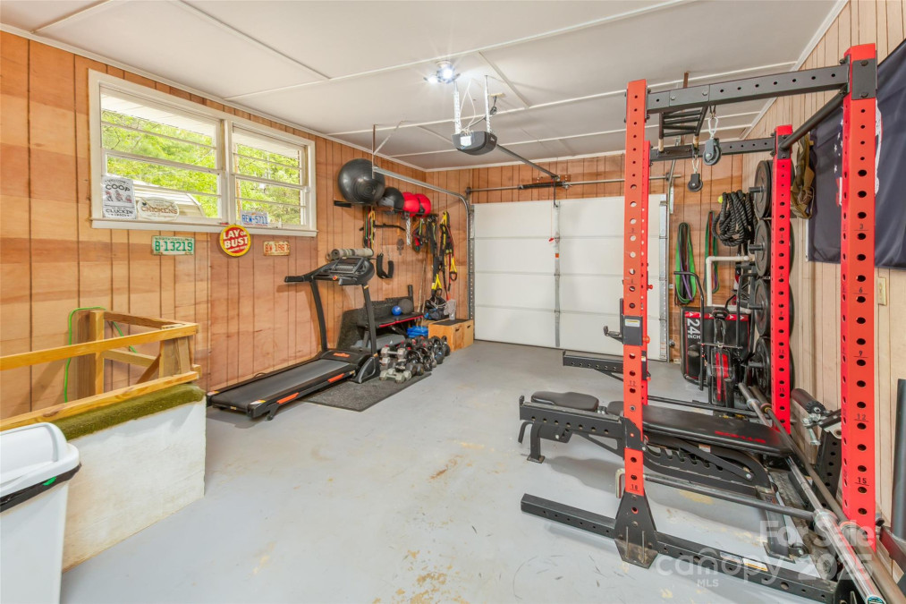 81 Amsoil Dr Bakersville, NC 28705