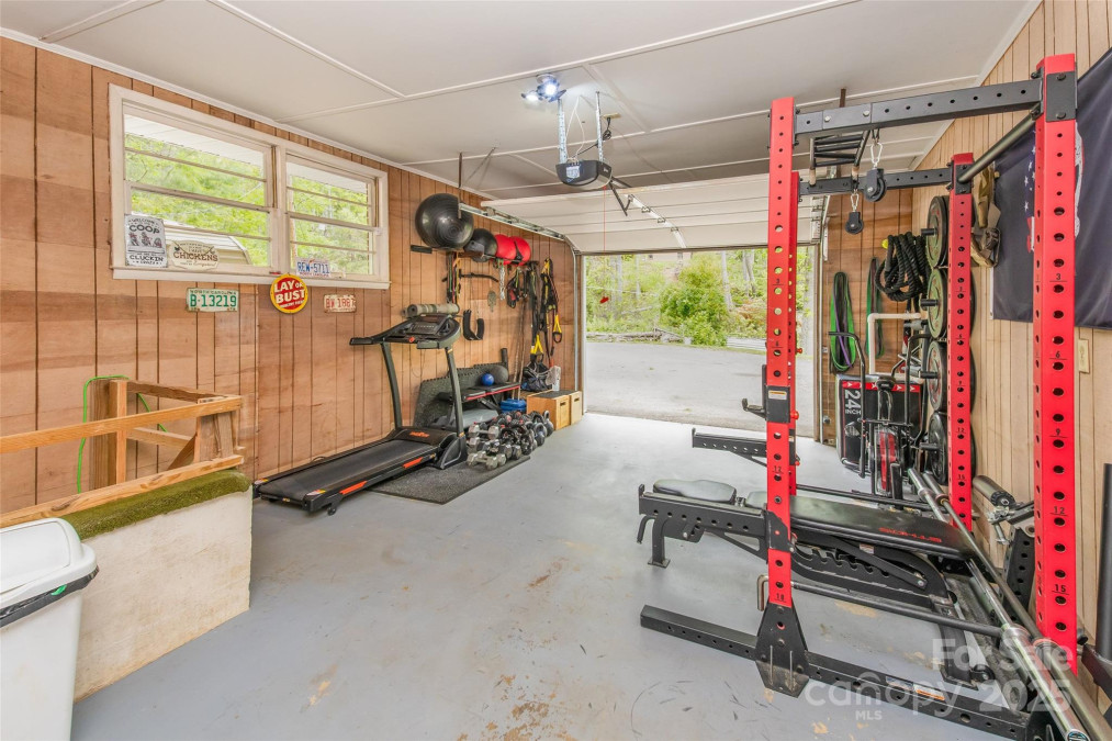 81 Amsoil Dr Bakersville, NC 28705