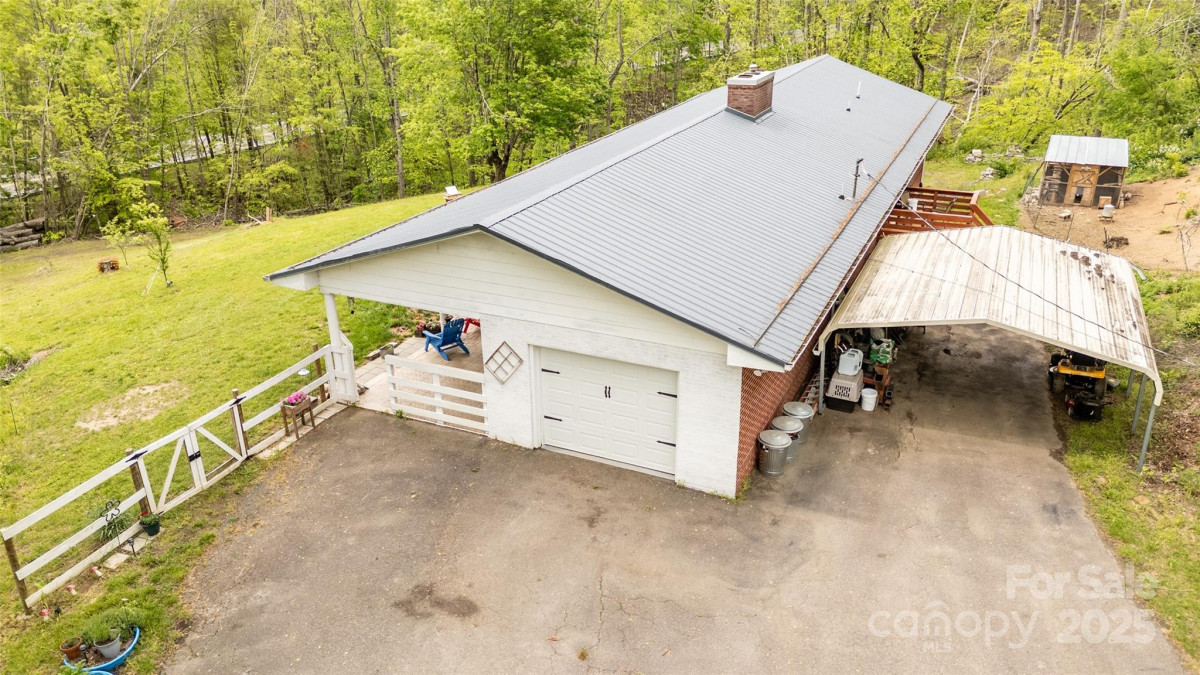 81 Amsoil Dr Bakersville, NC 28705