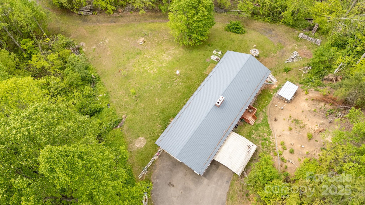 81 Amsoil Dr Bakersville, NC 28705