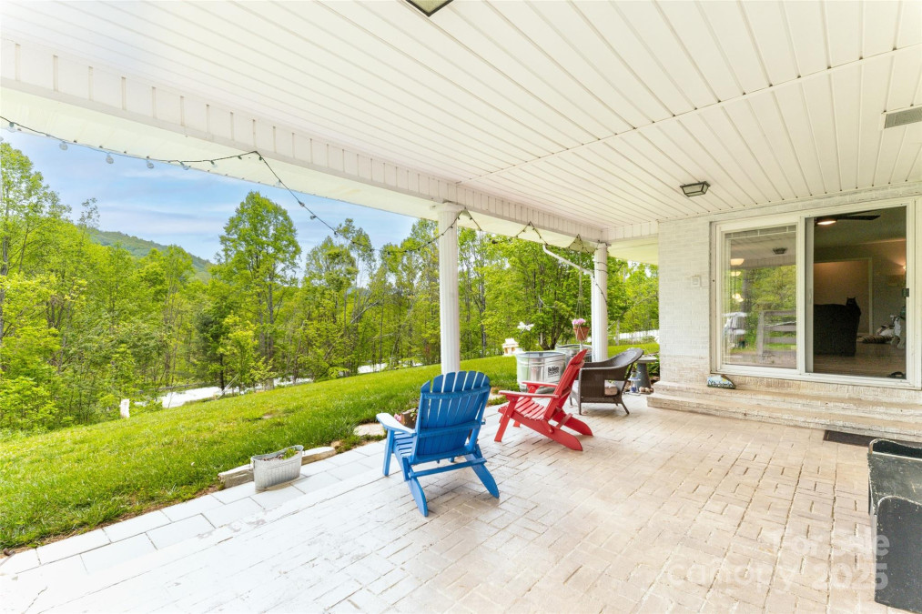 81 Amsoil Dr Bakersville, NC 28705