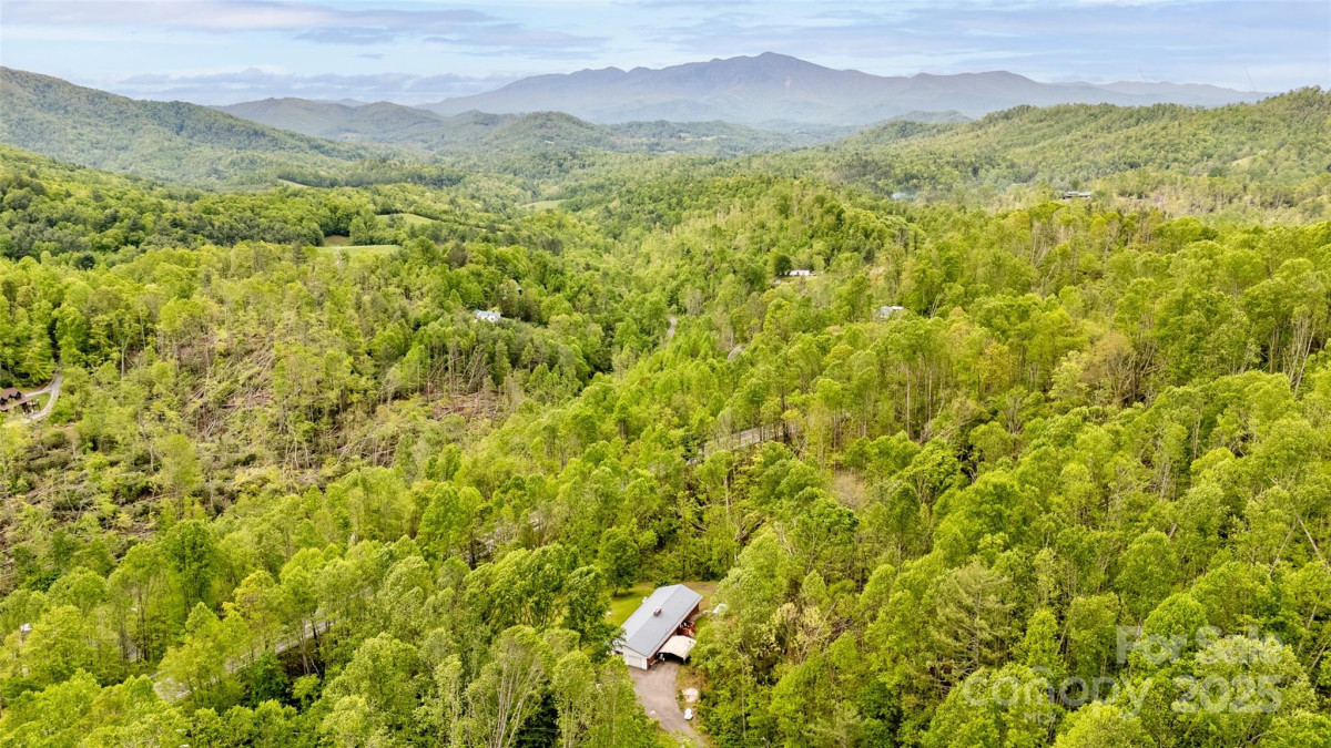 81 Amsoil Dr Bakersville, NC 28705