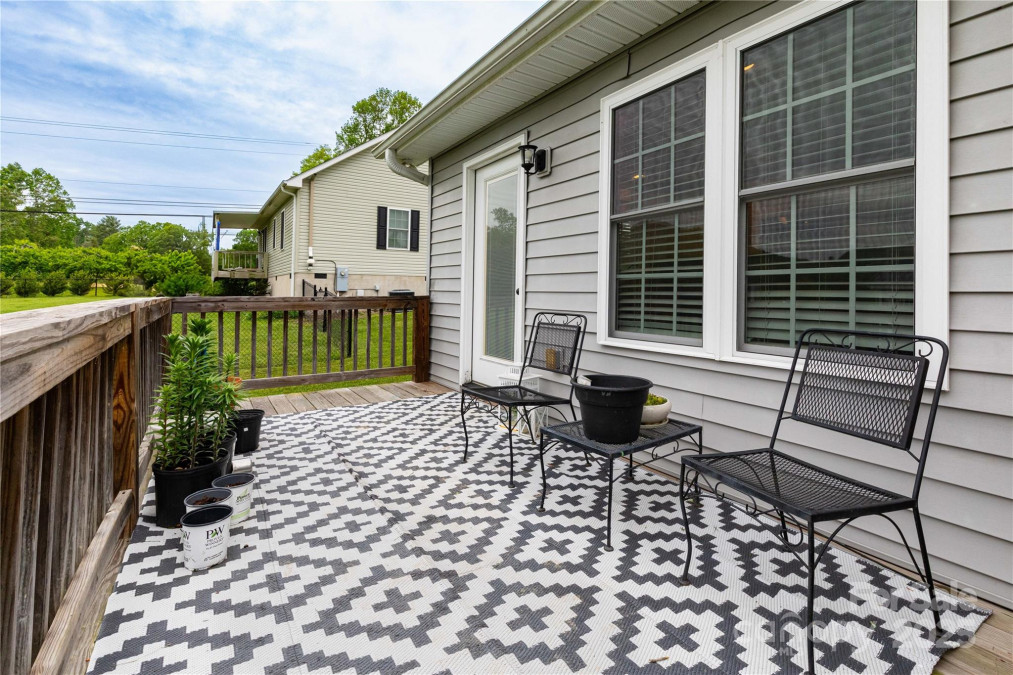 28 Trillium Meadows Ln Hendersonville, NC 28792