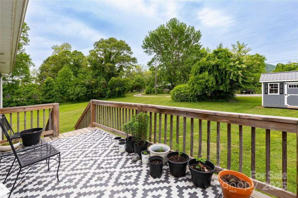 28 Trillium Meadows Ln Hendersonville, NC 28792