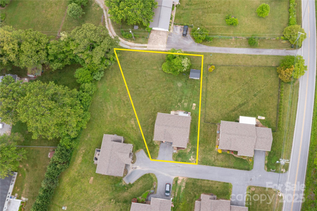 28 Trillium Meadows Ln Hendersonville, NC 28792