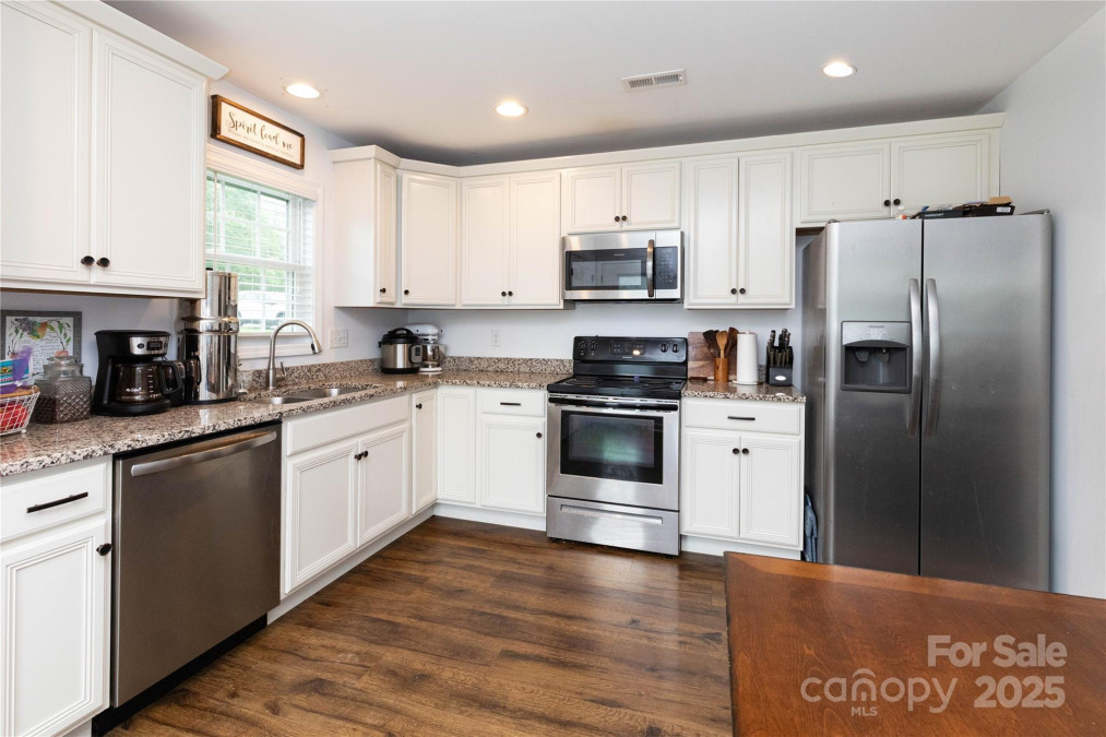 28 Trillium Meadows Ln Hendersonville, NC 28792