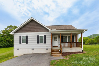 28 Trillium Meadows Ln Hendersonville, NC 28792