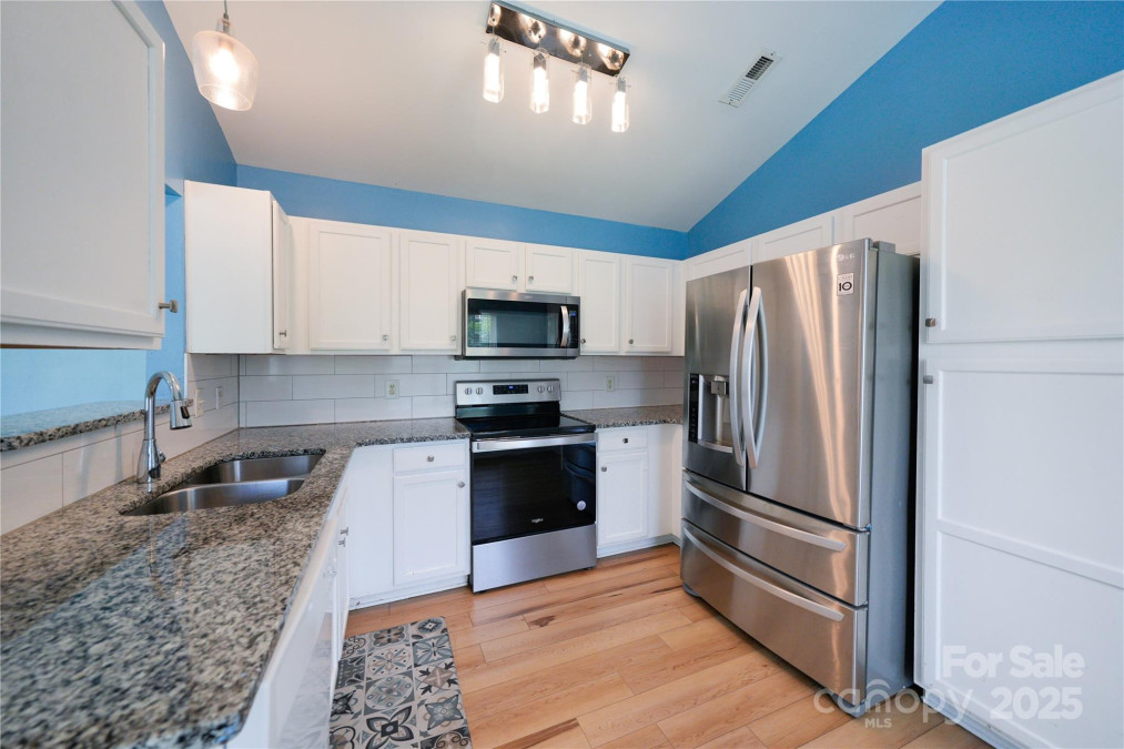 4037 Lakota Ct Charlotte, NC 28269