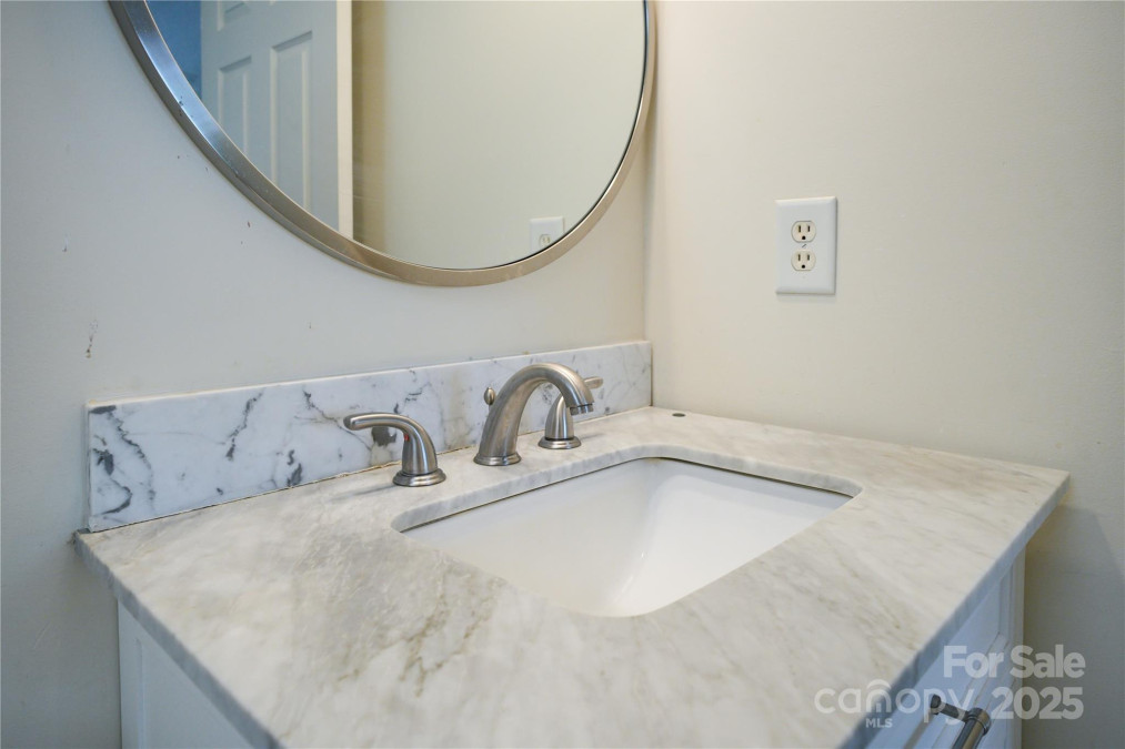 4037 Lakota Ct Charlotte, NC 28269