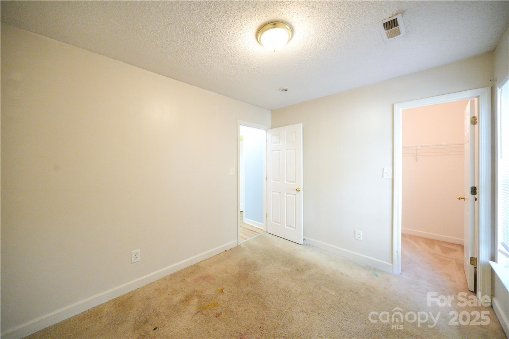 4037 Lakota Ct Charlotte, NC 28269