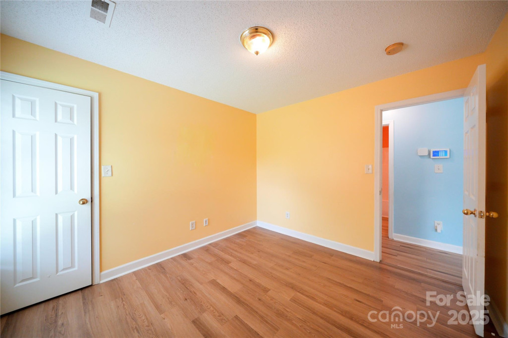 4037 Lakota Ct Charlotte, NC 28269