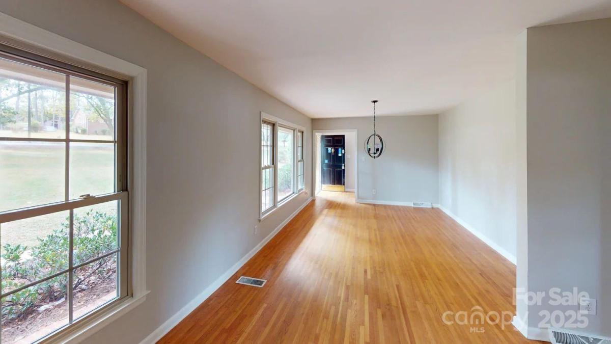2001 Lakeview Dr Pineville, NC 28134