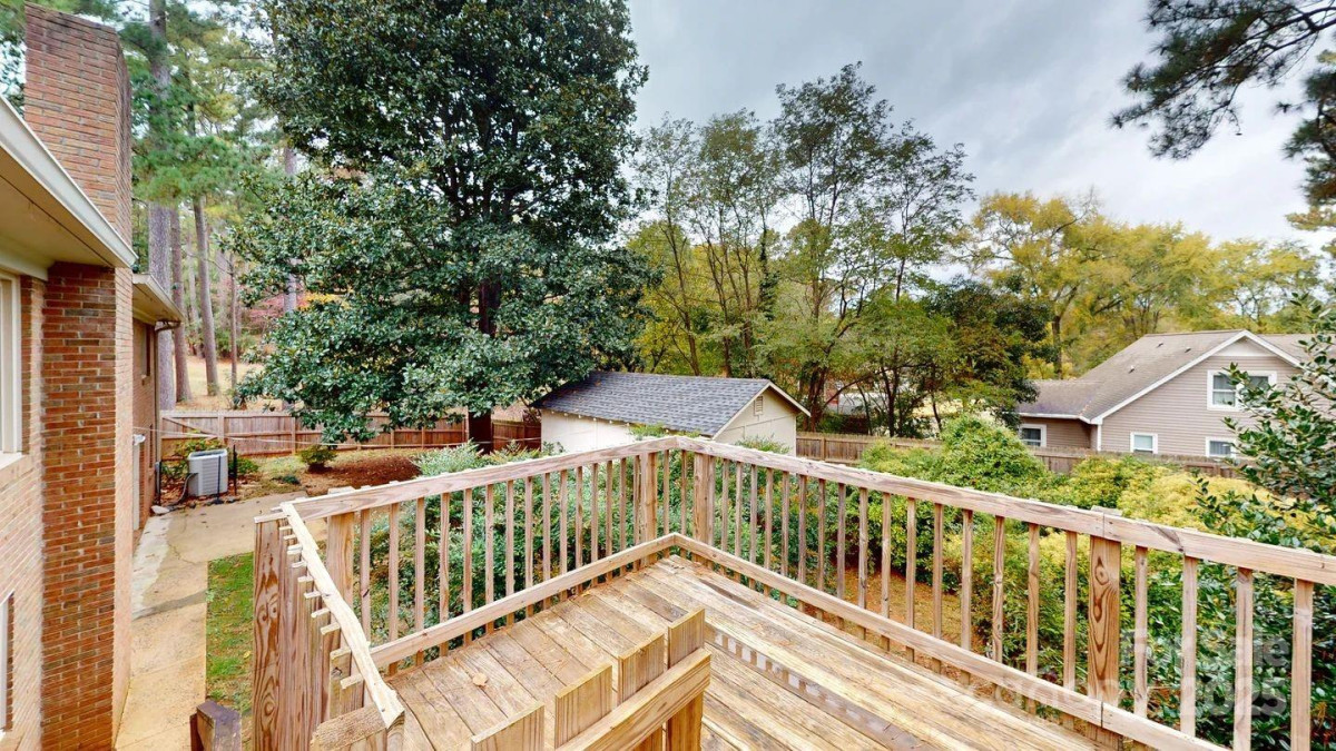 2001 Lakeview Dr Pineville, NC 28134