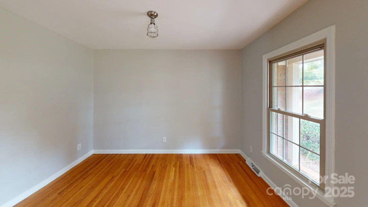 2001 Lakeview Dr Pineville, NC 28134