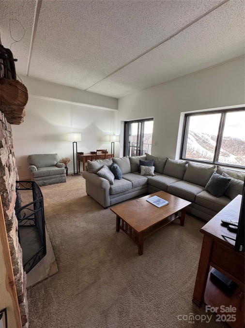 303 Sugar Top Dr Sugar Mountain, NC 28604