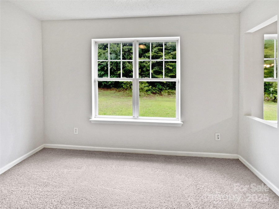 752 Raindrops Rd Gastonia, NC 28054