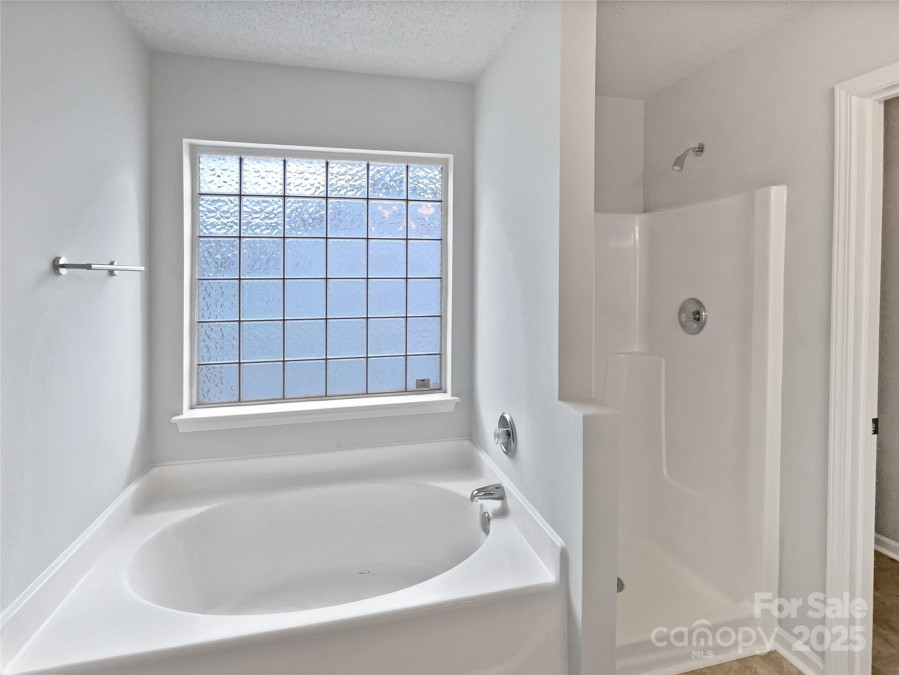 752 Raindrops Rd Gastonia, NC 28054
