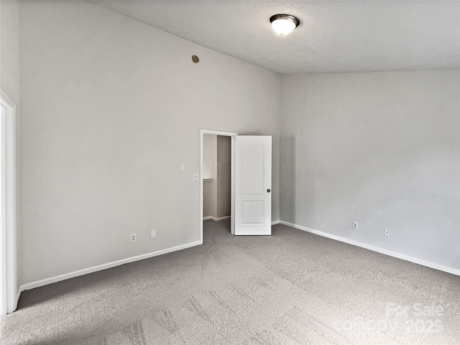 752 Raindrops Rd Gastonia, NC 28054