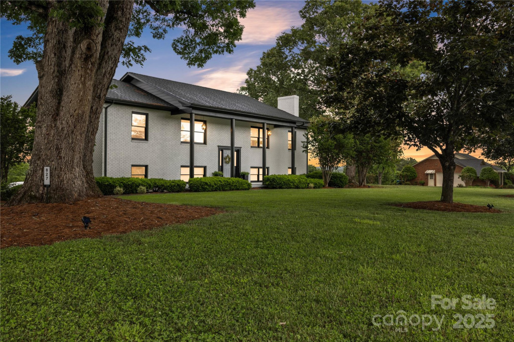 827 River Hills Ct Taylorsville, NC 28681