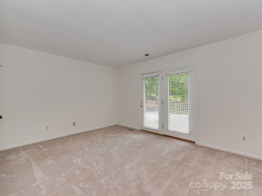 4025 Woodfox Dr Charlotte, NC 28277