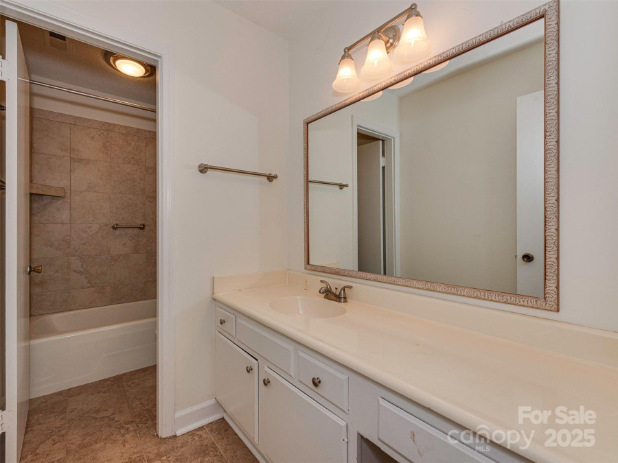 4025 Woodfox Dr Charlotte, NC 28277