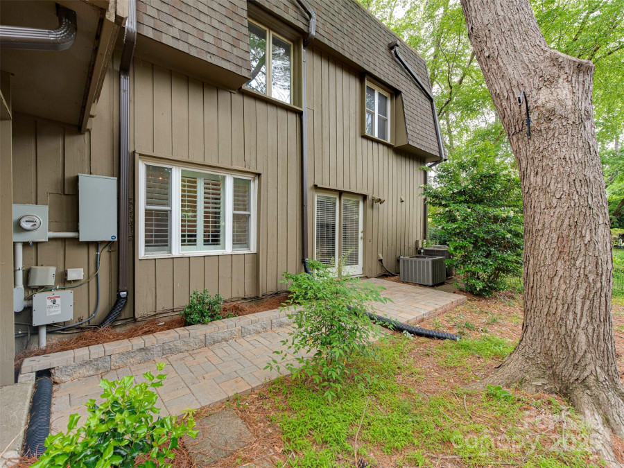 4025 Woodfox Dr Charlotte, NC 28277