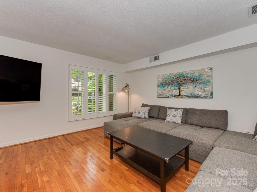 4025 Woodfox Dr Charlotte, NC 28277