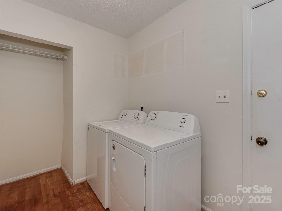 4025 Woodfox Dr Charlotte, NC 28277
