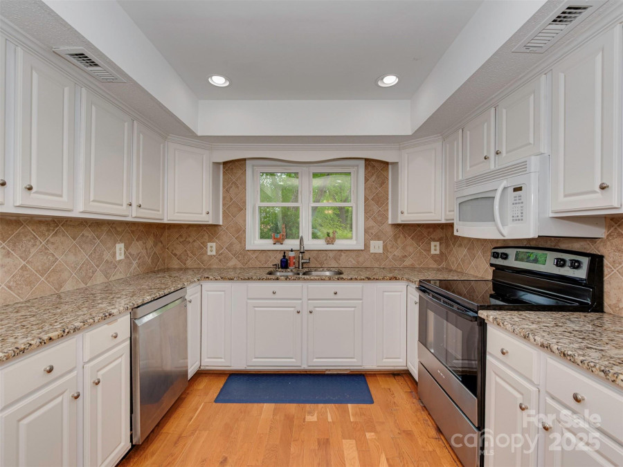 4025 Woodfox Dr Charlotte, NC 28277