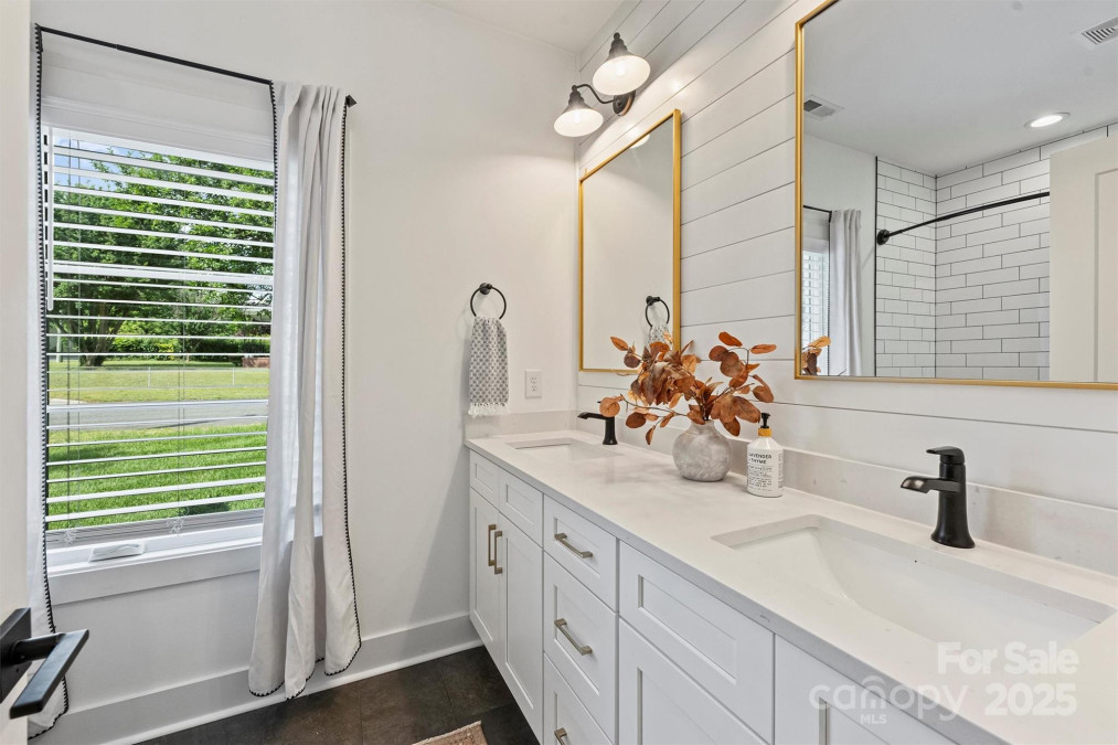 3163 Maury St Charlotte, NC 28208