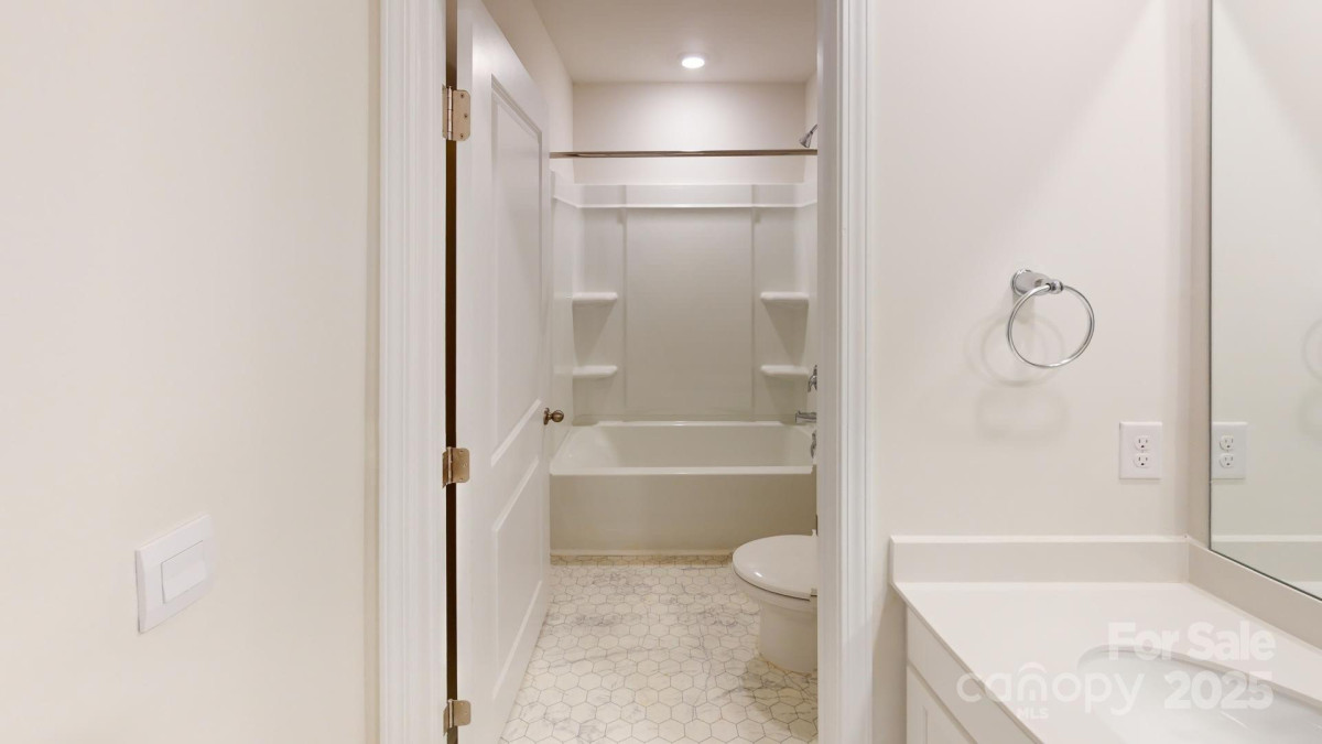 5058 Beargrass Dr Dallas, NC 28034