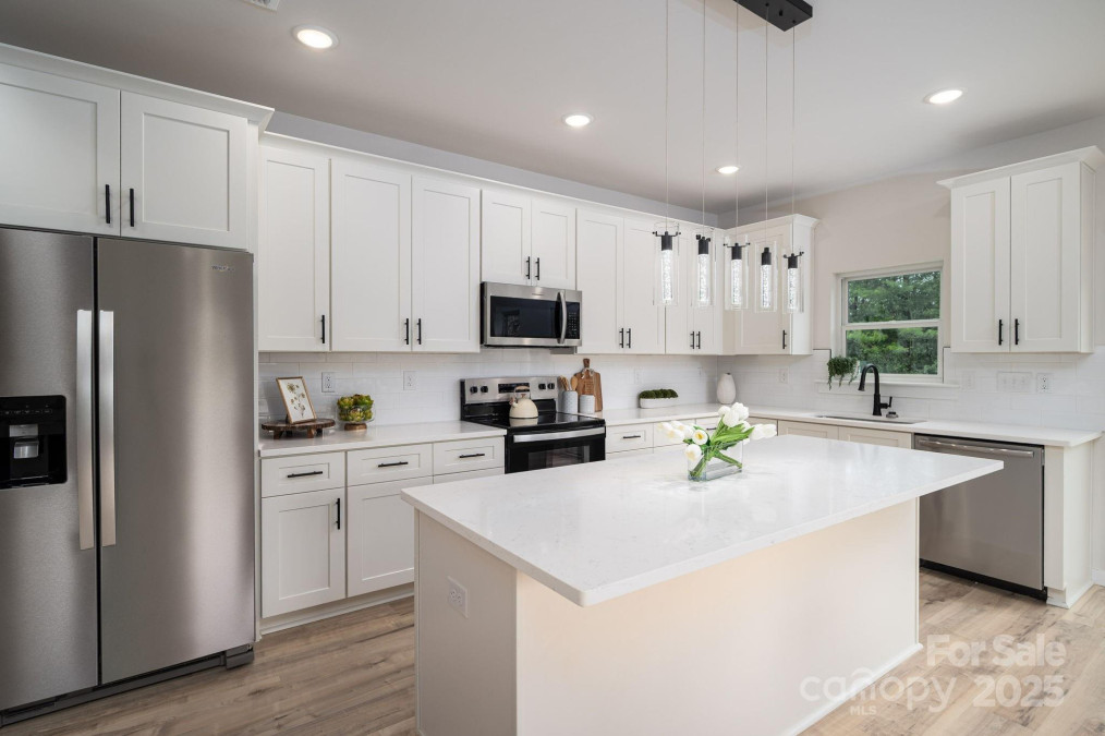 207 9th Ct Conover, NC 28613