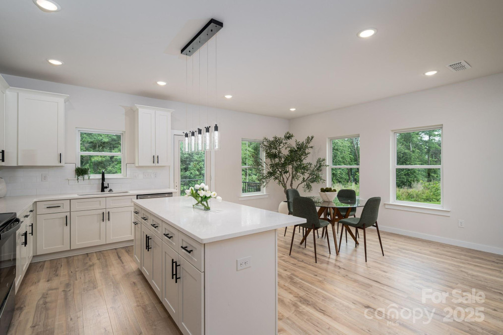 207 9th Ct Conover, NC 28613