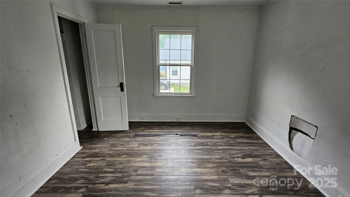 435 Sharpe St Statesville, NC 28677