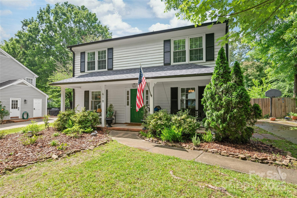 618 Heathermoor Ct Charlotte, NC 28209