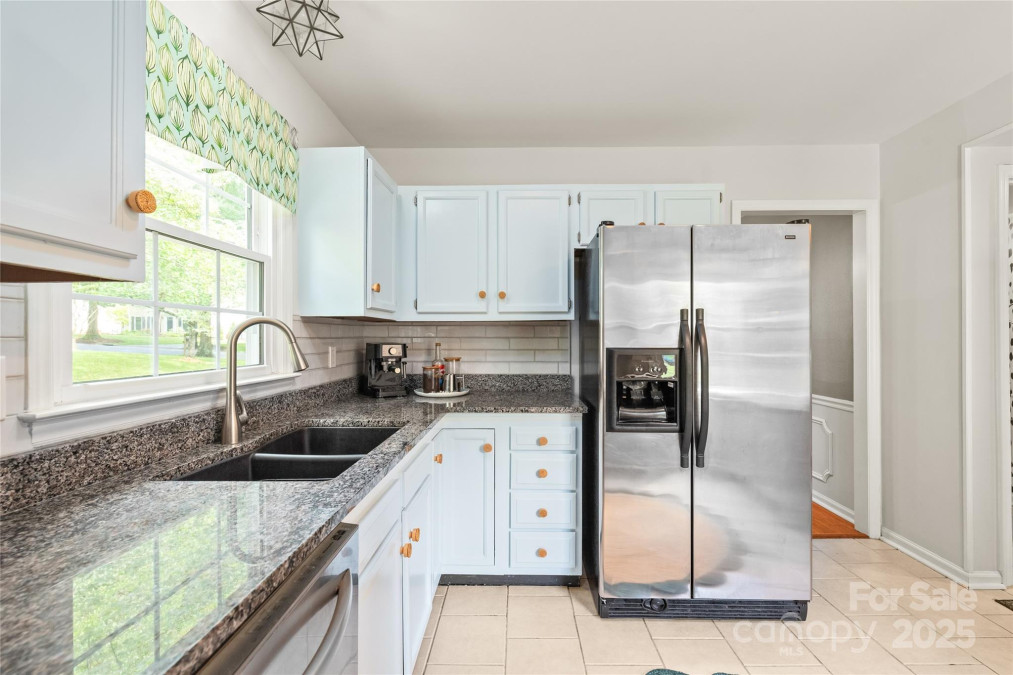 618 Heathermoor Ct Charlotte, NC 28209