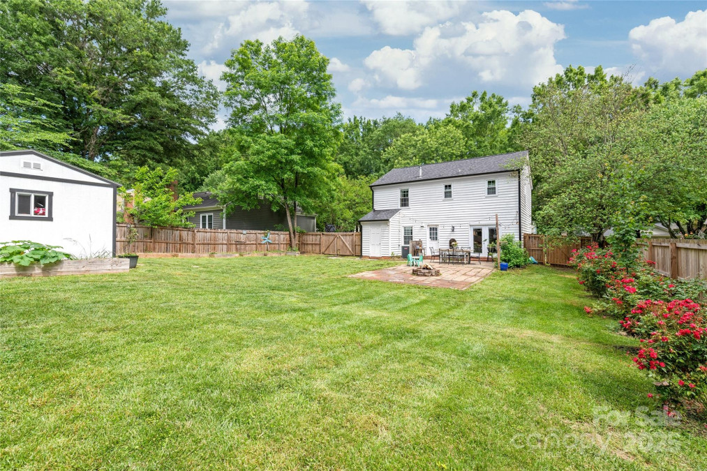 618 Heathermoor Ct Charlotte, NC 28209