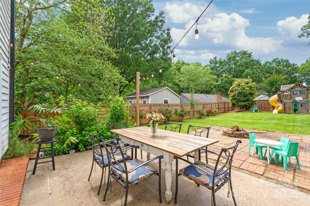 618 Heathermoor Ct Charlotte, NC 28209