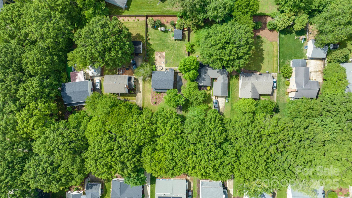 618 Heathermoor Ct Charlotte, NC 28209