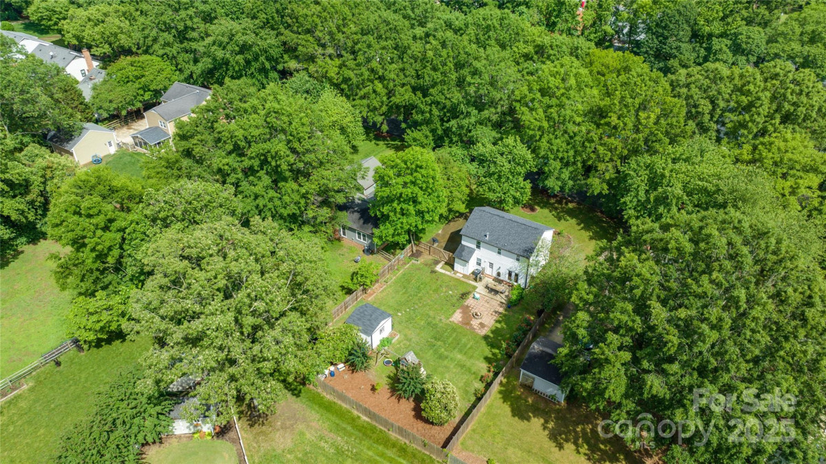 618 Heathermoor Ct Charlotte, NC 28209