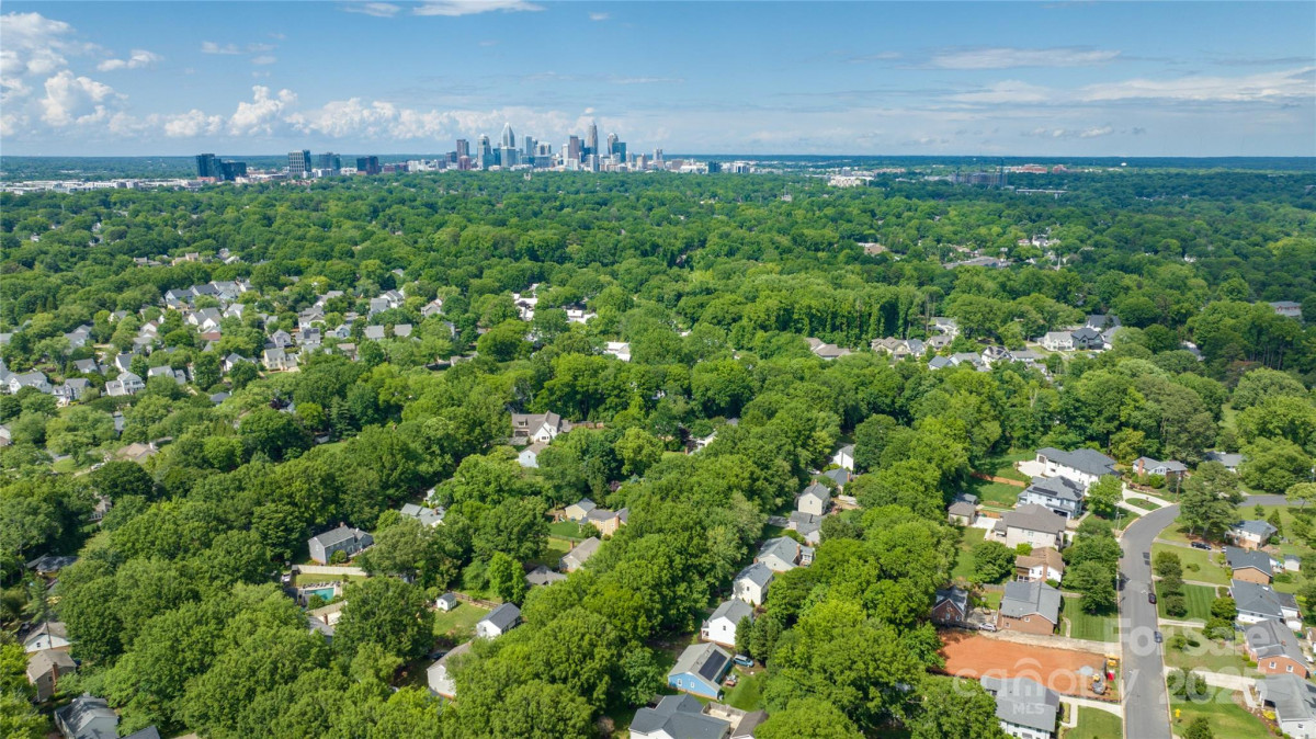 618 Heathermoor Ct Charlotte, NC 28209