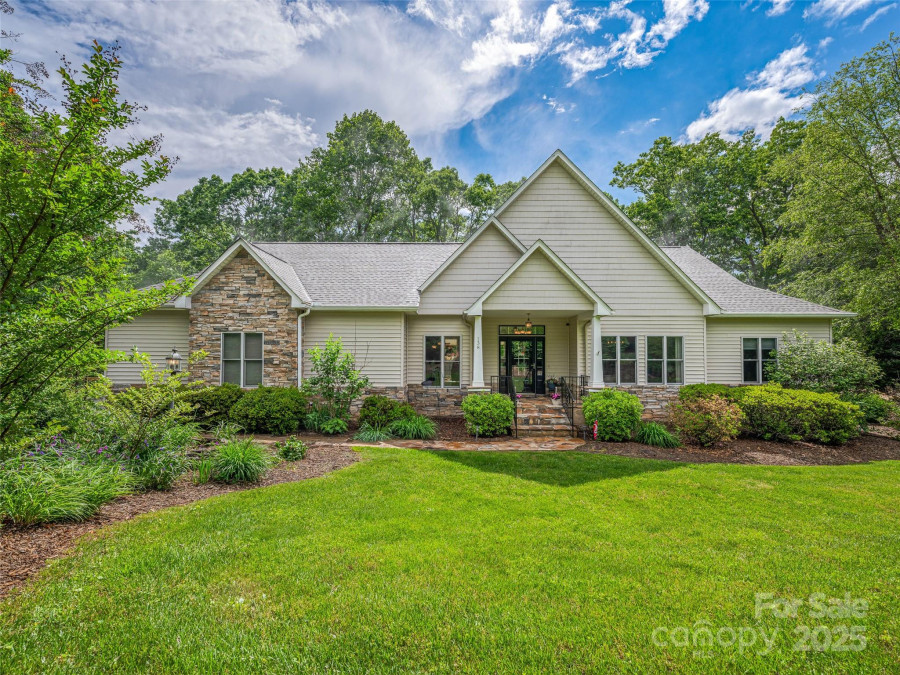 138 Bridlewood Trl Mills River, NC 28759