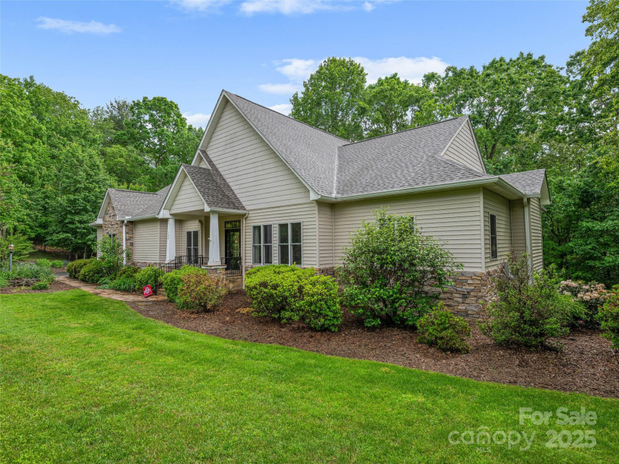 138 Bridlewood Trl Mills River, NC 28759
