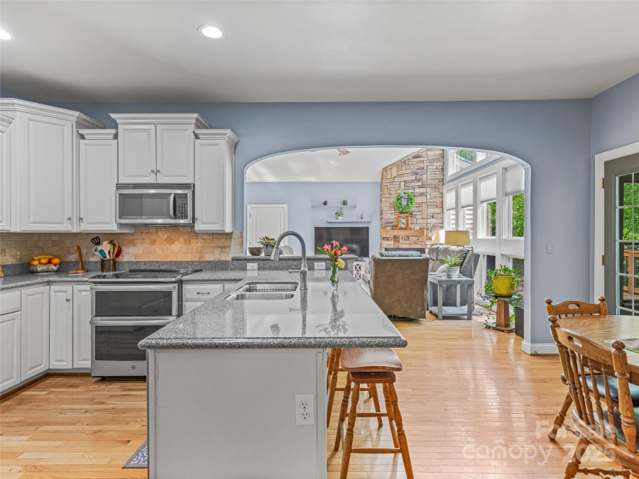 138 Bridlewood Trl Mills River, NC 28759