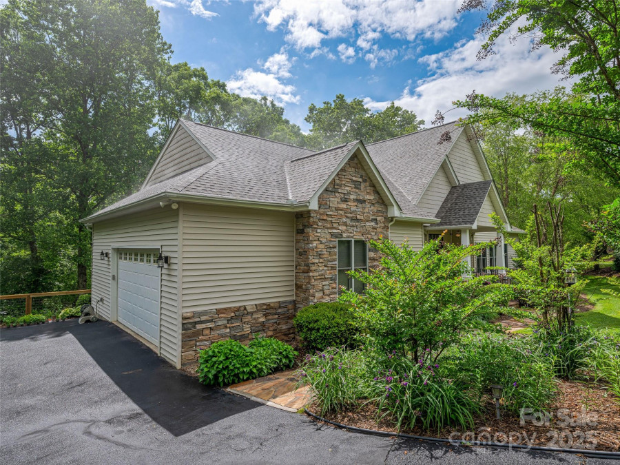 138 Bridlewood Trl Mills River, NC 28759
