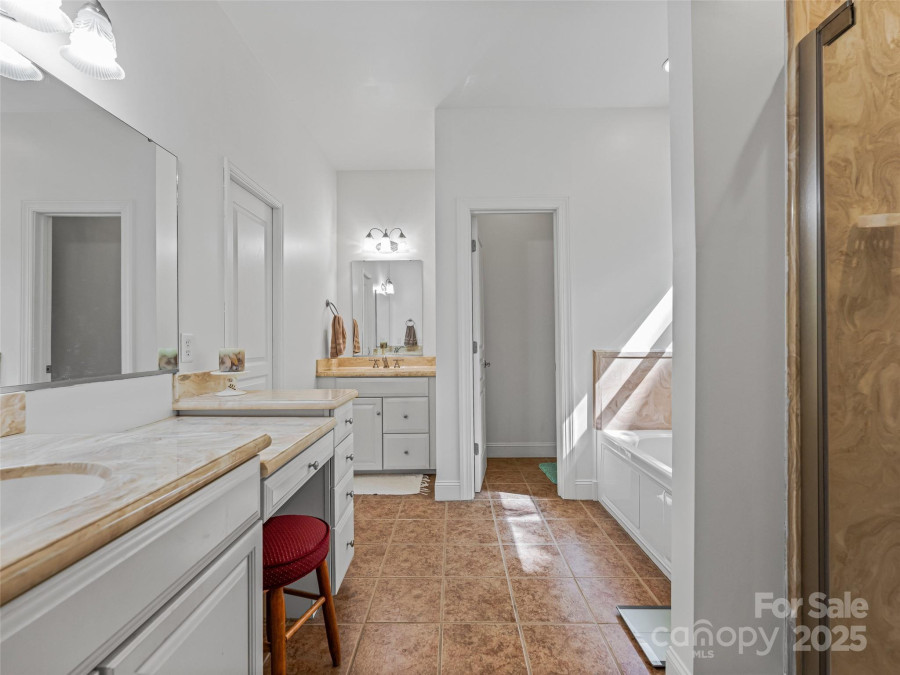138 Bridlewood Trl Mills River, NC 28759