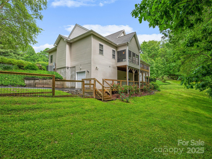 138 Bridlewood Trl Mills River, NC 28759